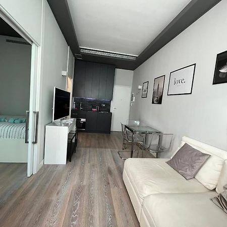 Victory House Apartment Milan Bagian luar foto